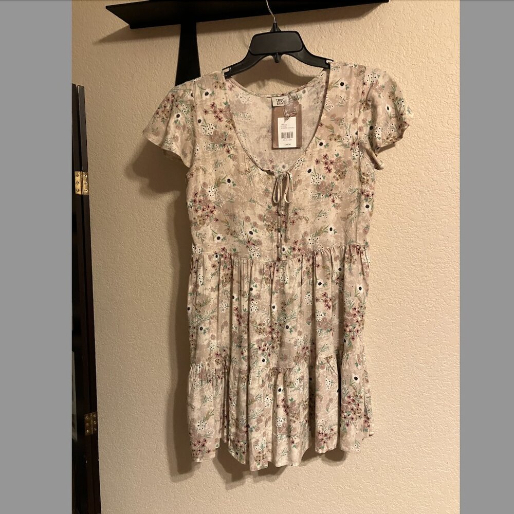 TRUE CRAFT Tiered Dress in Ivory Floral Print Size M - NEW